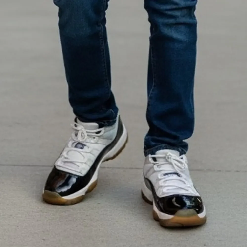 NIKE AIR JORDAN RETRO XI Boys Black & White Leather Sneakers - Size: 5Y
